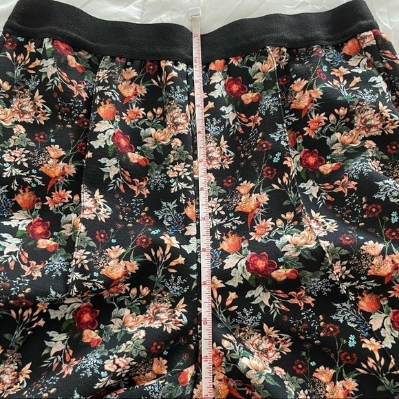 Zara Black Floral High Rise Pull On Tapered Ankle Pants Size Small - Picture 9 of 13